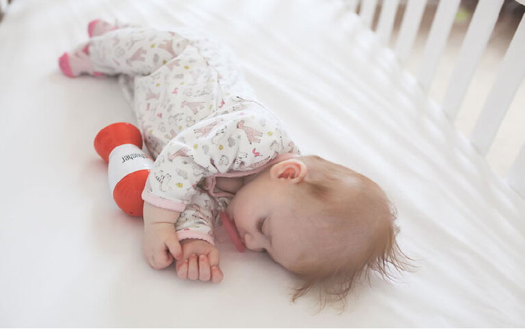Compact baby shusher for naps and bedtime